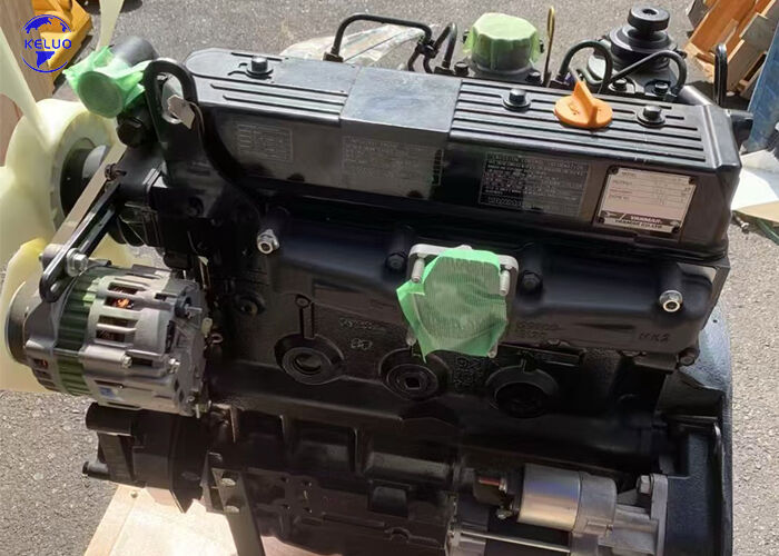 Een klassieke inline-vier watergekoelde verticale dieselmotor 4TNE92